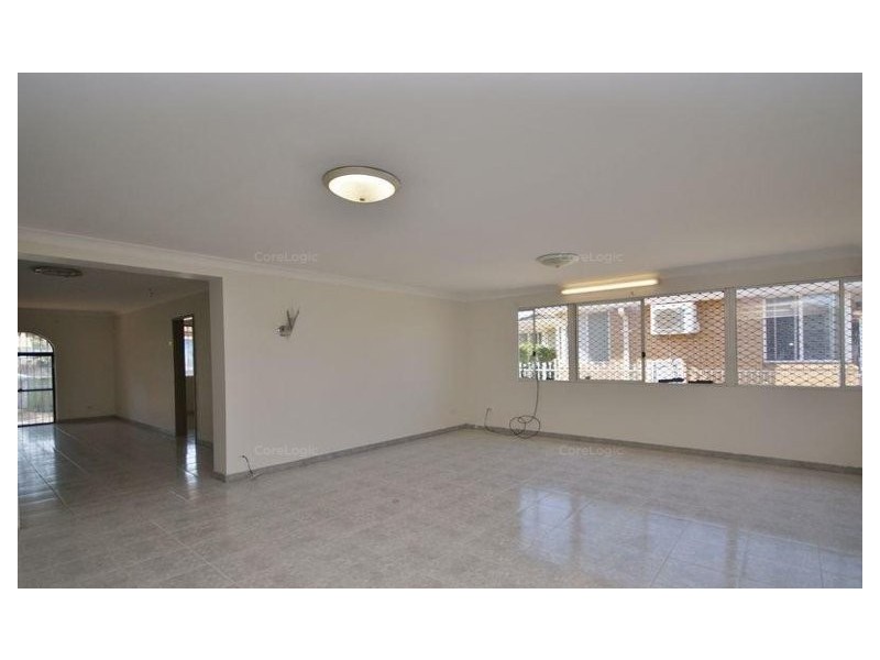 32 Hinkler St, Smithfield NSW 2164