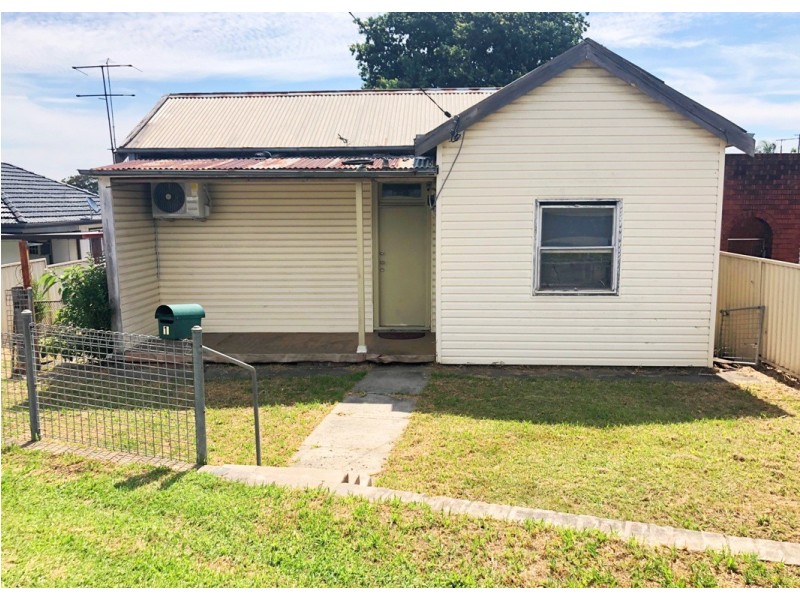 1 Crawford St, Old Guildford NSW 2161