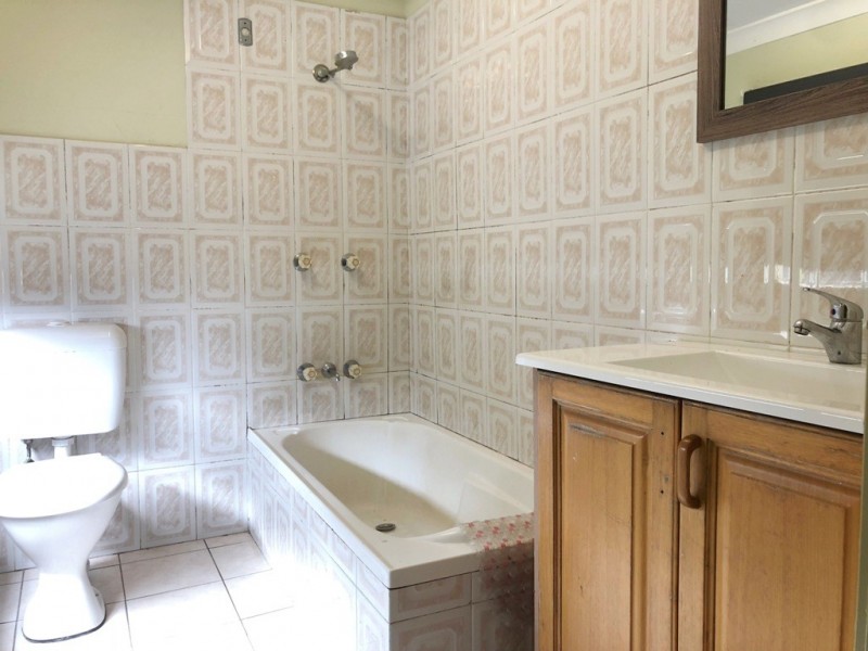 1 Crawford St, Old Guildford NSW 2161