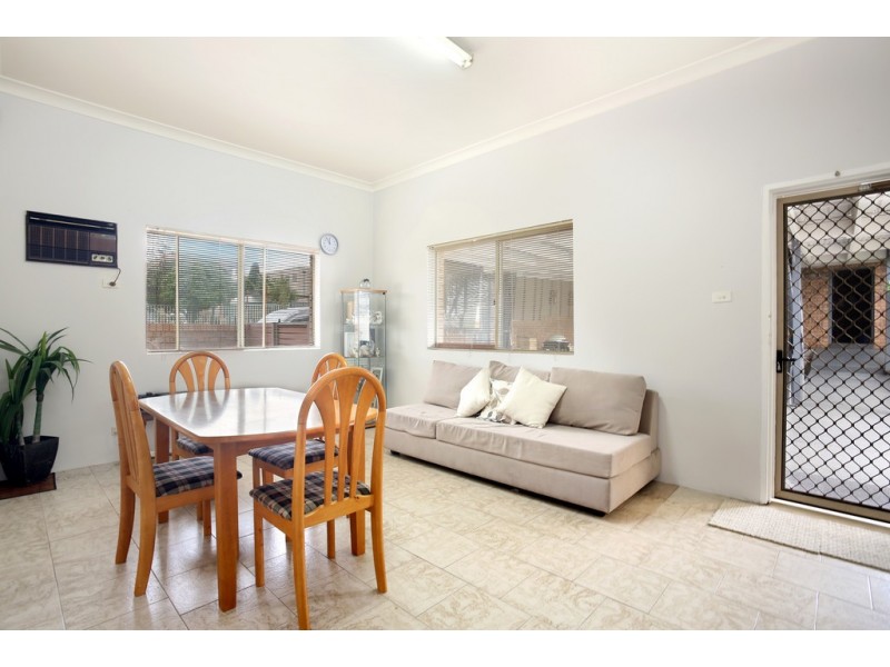 14 Grassmere St, Guildford NSW 2161