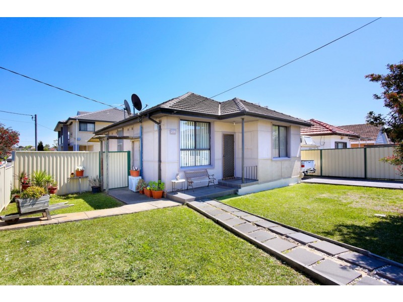 218 Blaxcell St, Granville NSW 2142
