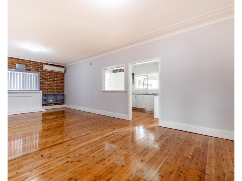 8a Talbot Rd, Guildford NSW 2161