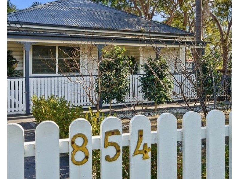 854 Henry Lawson Drive, Picnic Point NSW 2213