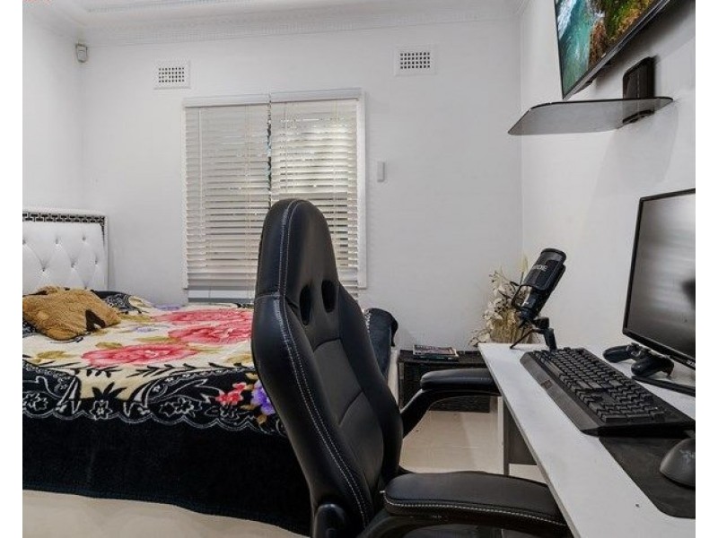 854 Henry Lawson Drive, Picnic Point NSW 2213