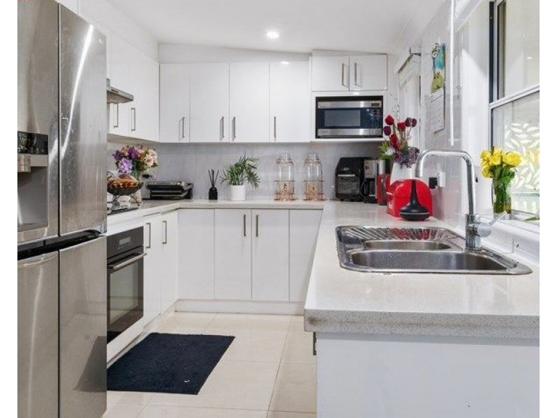 854 Henry Lawson Drive, Picnic Point NSW 2213