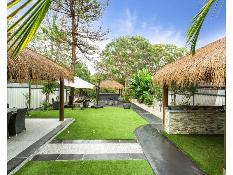854 Henry Lawson Drive, Picnic Point NSW 2213