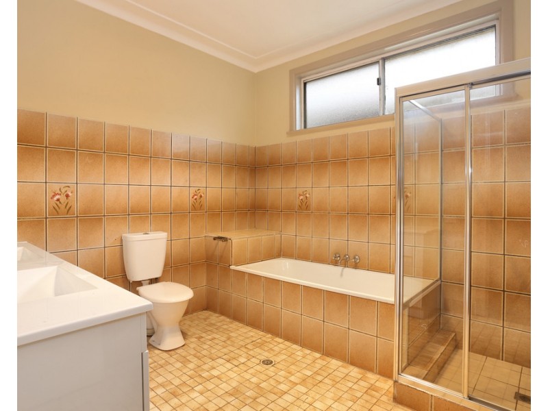 136a Centenary Rd, South Wentworthville NSW 2145