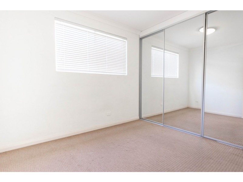 2/72-74 Berwick St, Guildford NSW 2161
