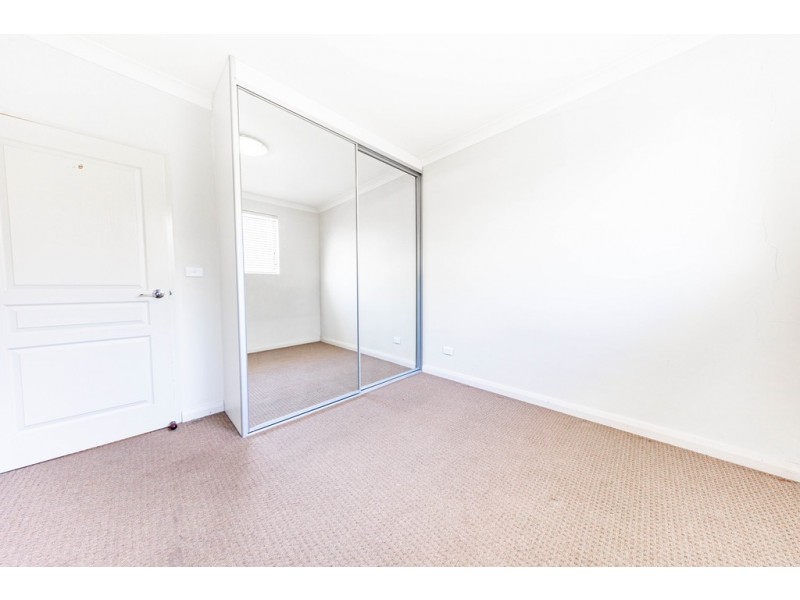 2/72-74 Berwick St, Guildford NSW 2161