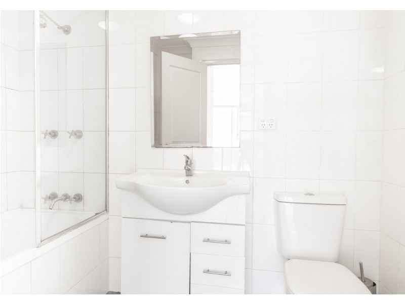 2/72-74 Berwick St, Guildford NSW 2161