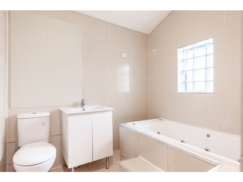 38 Rosebery Rd, Guildford NSW 2161