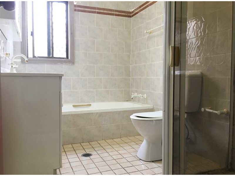 49 Rhodes Ave, Guildford NSW 2161