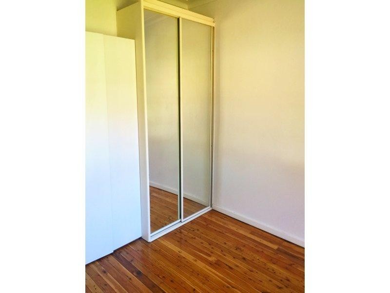 12 Essex St, Guildford NSW 2161