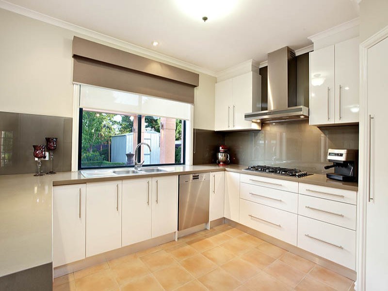 8 Leichardt Close, Taylors Lakes VIC 3038