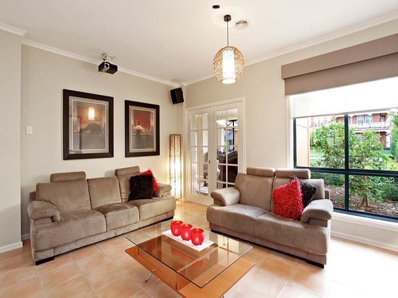 8 Leichardt Close, Taylors Lakes VIC 3038