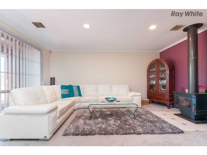 38 Dundee Way, Sydenham VIC 3037