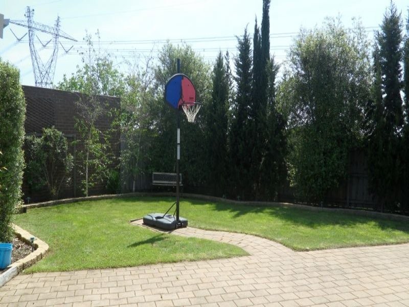 24 Broula Court, Taylors Lakes VIC 3038