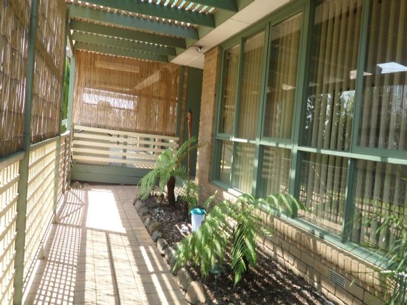 24 Broula Court, Taylors Lakes VIC 3038