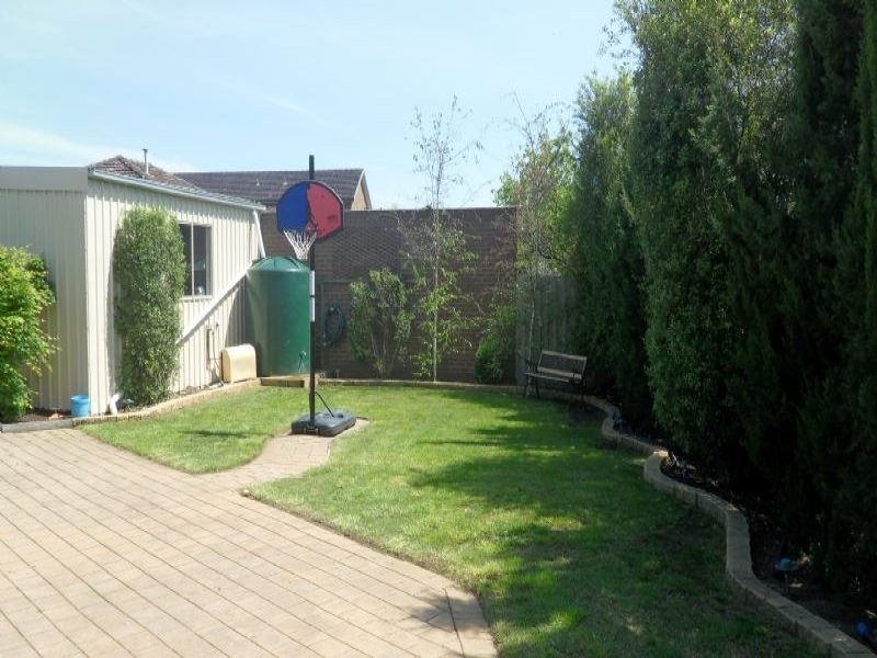 24 Broula Court, Taylors Lakes VIC 3038