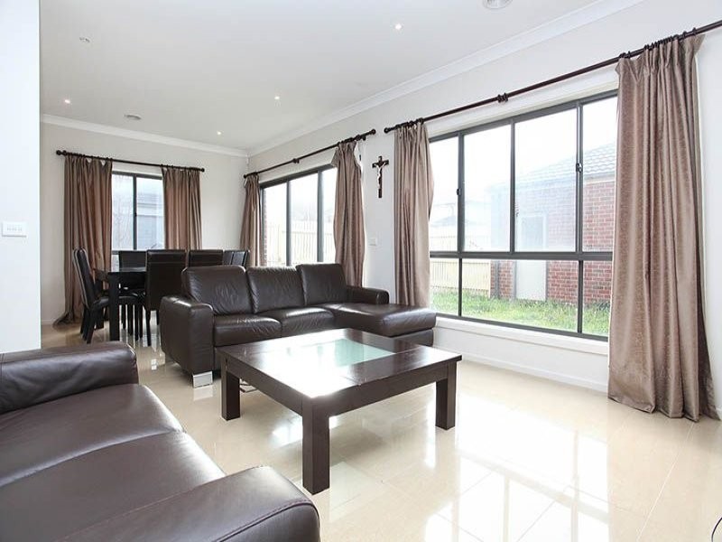 22 Eloura Circuit, Taylors Hill VIC 3037