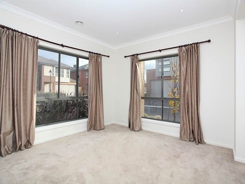 22 Eloura Circuit, Taylors Hill VIC 3037