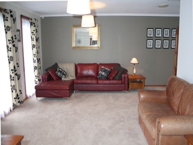 3 Remus Way, Taylors Lakes VIC 3038