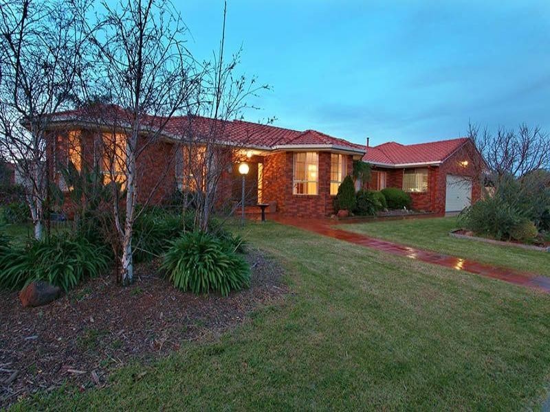 2 Galloway Court, Taylors Lakes VIC 3038