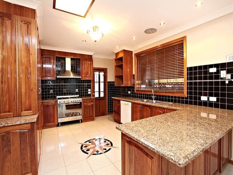 2 Galloway Court, Taylors Lakes VIC 3038