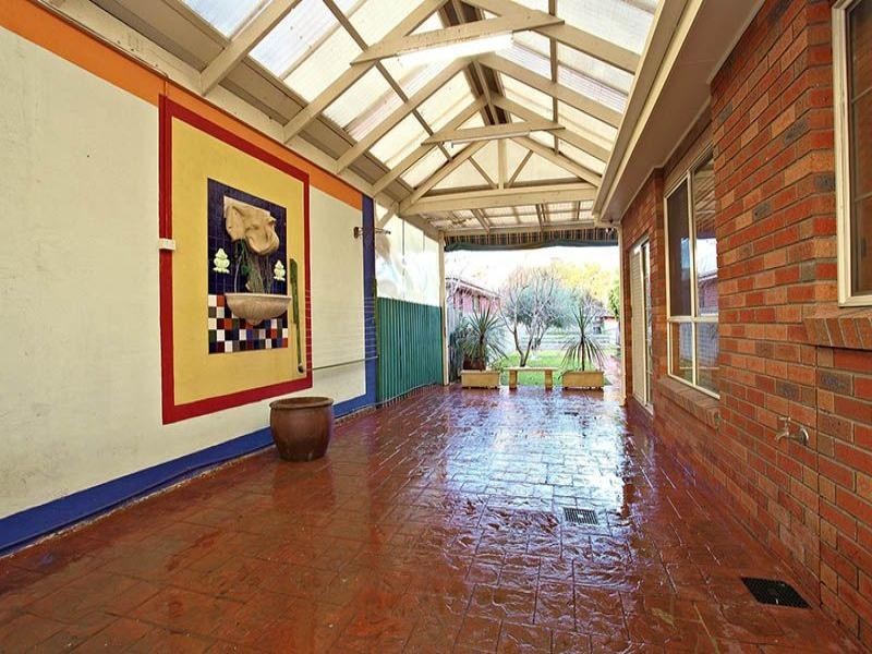 2 Galloway Court, Taylors Lakes VIC 3038