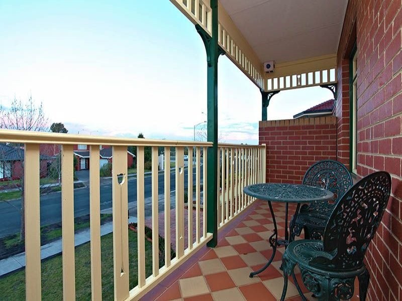 3 Sandpiper Drive, Taylors Lakes VIC 3038