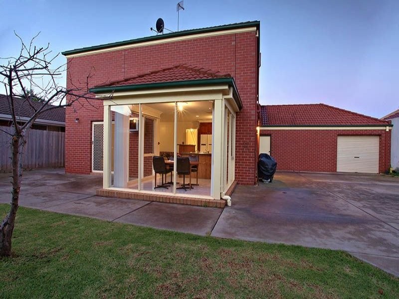 3 Sandpiper Drive, Taylors Lakes VIC 3038