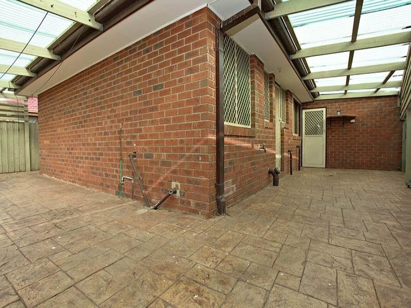 2/24 Unicorn Way, Kings Park VIC 3021