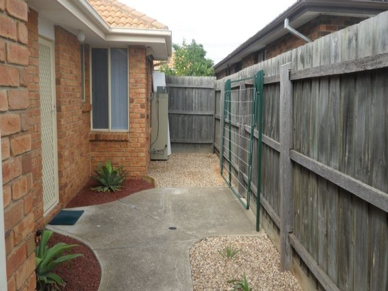 1B Bent Street, St Albans VIC 3021