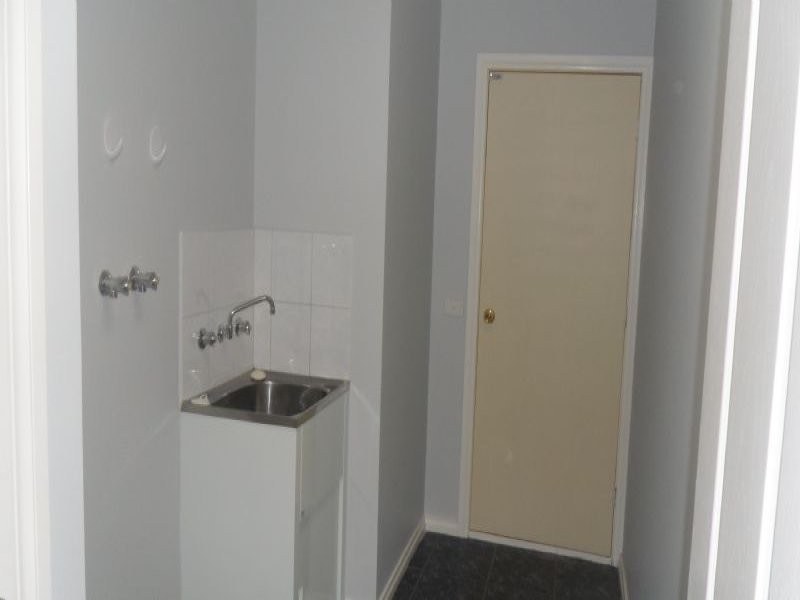 1B Bent Street, St Albans VIC 3021