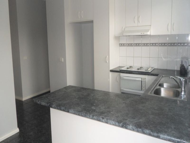 1B Bent Street, St Albans VIC 3021