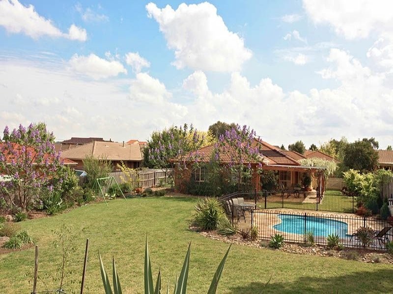 33 Nordic Avenue, Taylors Lakes VIC 3038