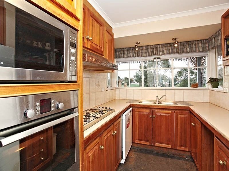 50 Pindari Avenue, Taylors Lakes VIC 3038