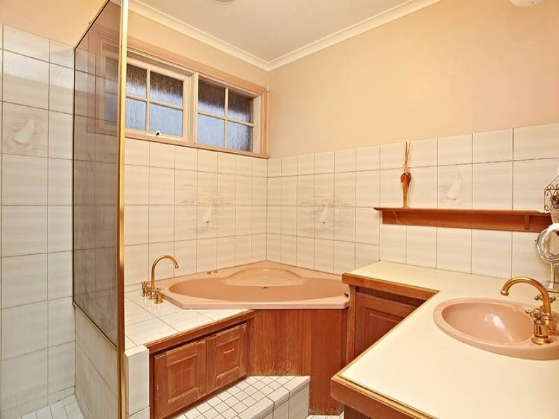 50 Pindari Avenue, Taylors Lakes VIC 3038