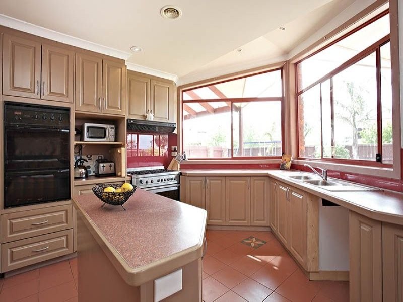 5 Thorogood Court, Taylors Lakes VIC 3038