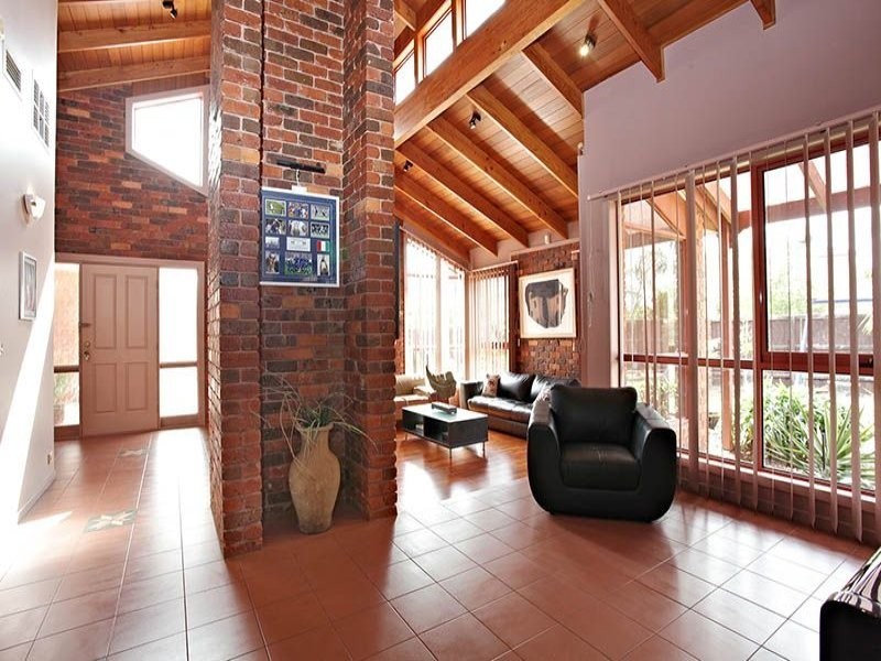 5 Thorogood Court, Taylors Lakes VIC 3038