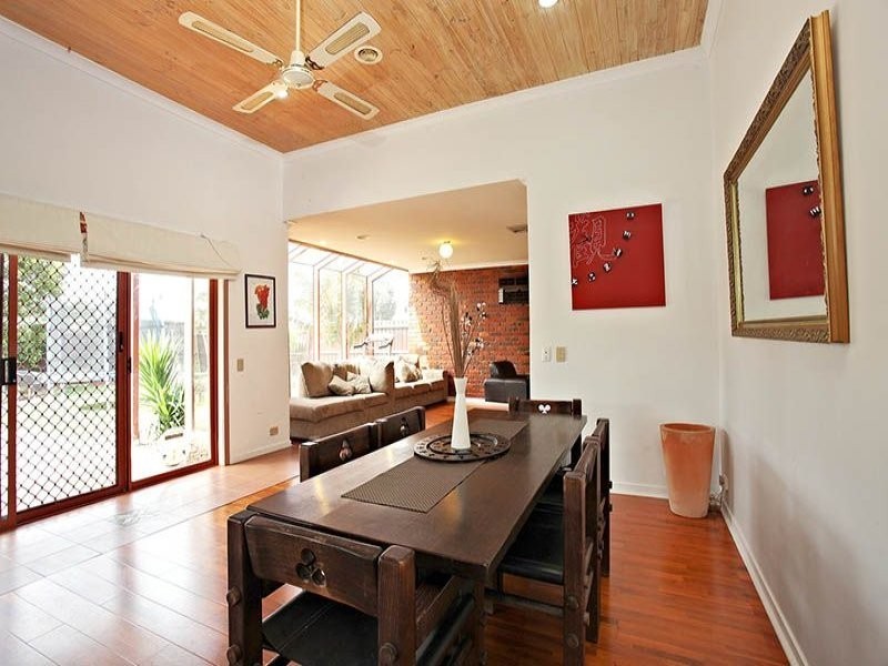 5 Thorogood Court, Taylors Lakes VIC 3038