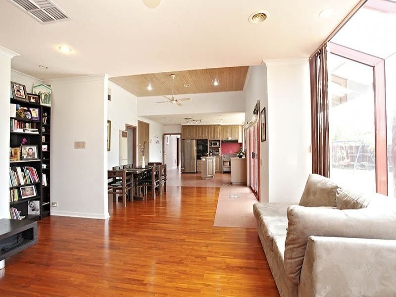 5 Thorogood Court, Taylors Lakes VIC 3038