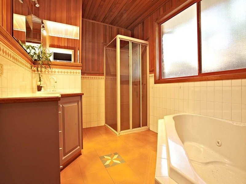 5 Thorogood Court, Taylors Lakes VIC 3038