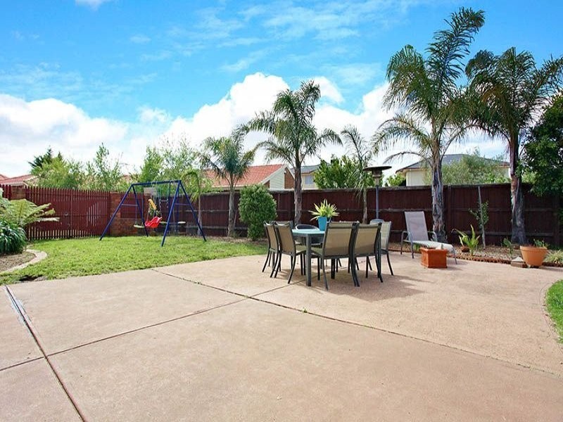 5 Thorogood Court, Taylors Lakes VIC 3038
