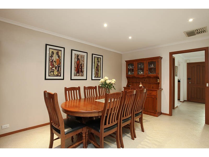 4 Apollo Road, Taylors Lakes VIC 3038