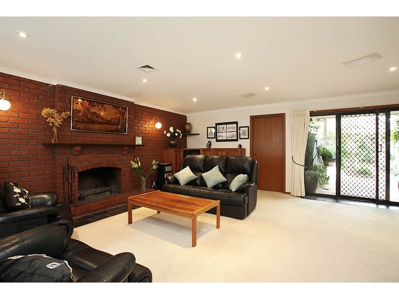 4 Apollo Road, Taylors Lakes VIC 3038