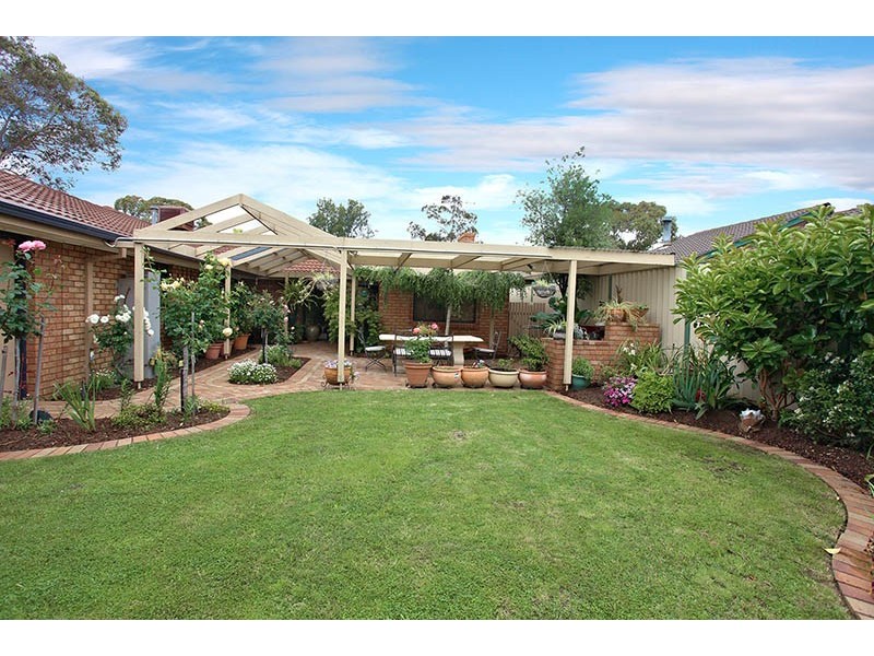 4 Apollo Road, Taylors Lakes VIC 3038