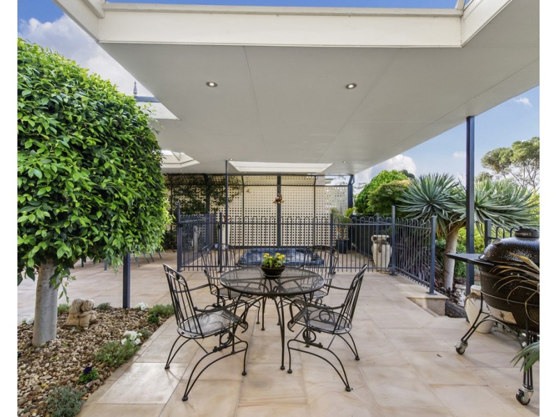 25 Faye Crescent, Keilor VIC 3036