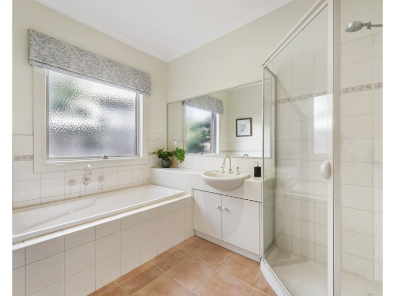 25 Faye Crescent, Keilor VIC 3036