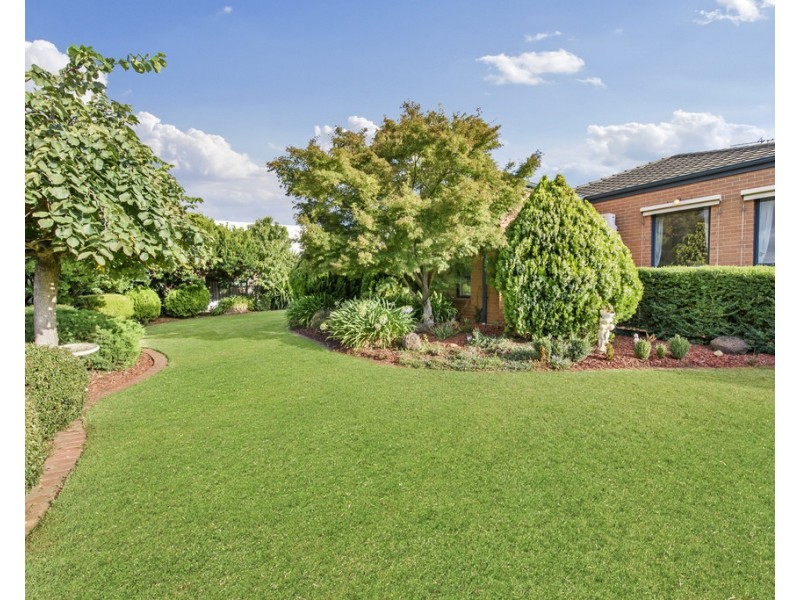 25 Faye Crescent, Keilor VIC 3036